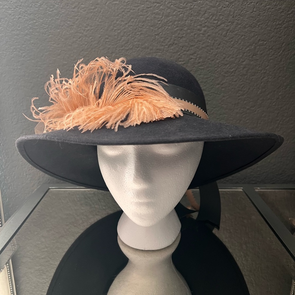 NWOT Doeskin Gray/Salmon/Black 100% Wool and Feathered Wide Brimmed Hat
